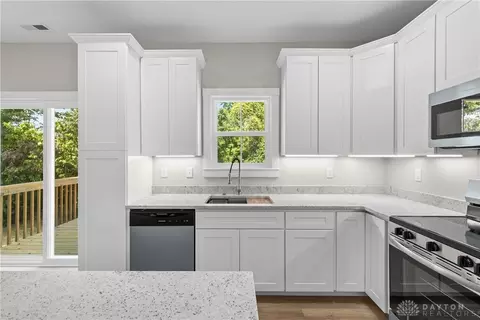 Kitchen - 988 Crab Tree Ct, Morrow, OH 45152 photo 1 of 6
