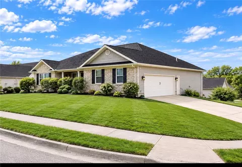 930 Oak Hill Ct, Troy, OH 45373