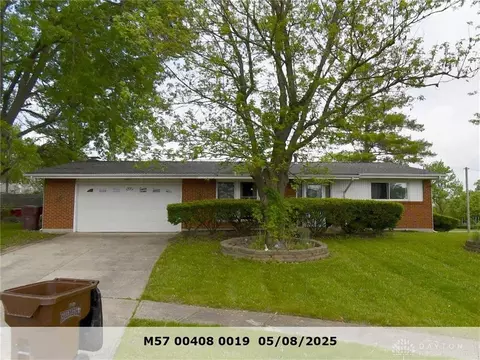 605 Cromer Ct, Englewood, OH 45322