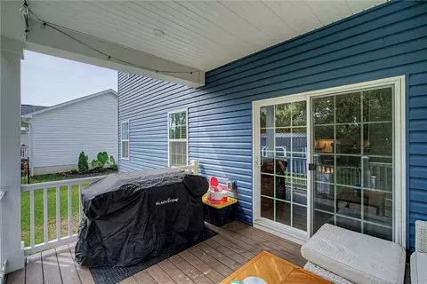 Exterior - 1071 Brooke Ln, Xenia, OH 45385 photo 6 of 10
