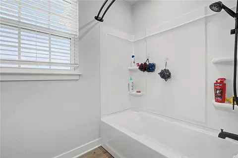 Bath - 1071 Brooke Ln, Xenia, OH 45385 photo 4 of 6
