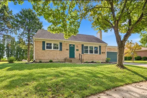 1956 Elaina Dr, Springfield, OH 45503 photo 2