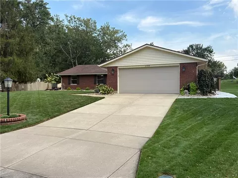 Exterior - 2308 Wrenside Ln, Kettering, OH 45440 photo 2 of 10