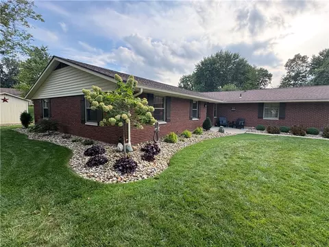 Exterior - 2308 Wrenside Ln, Kettering, OH 45440 photo 5 of 10