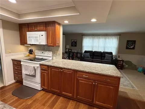 Kitchen - 2308 Wrenside Ln, Kettering, OH 45440 photo 2 of 7