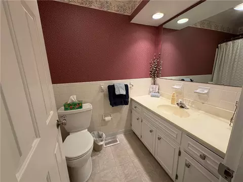 Bath - 2308 Wrenside Ln, Kettering, OH 45440 photo 4 of 4