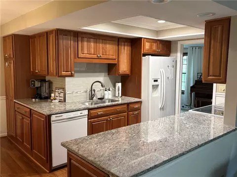 Kitchen - 2308 Wrenside Ln, Kettering, OH 45440 photo 5 of 7
