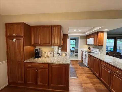 Kitchen - 2308 Wrenside Ln, Kettering, OH 45440 photo 3 of 7
