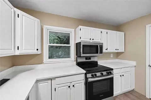 Kitchen - 2151 S Smithville, Kettering, OH 45420 photo 3 of 3