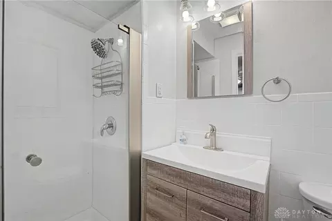 Bath - 5127 Chapin St, Centerville, OH 45429 photo 1 of 3