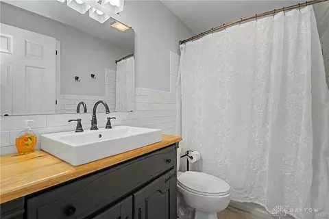 Bath - 5127 Chapin St, Centerville, OH 45429 photo 2 of 3