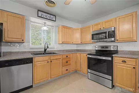 Kitchen - 5127 Chapin St, Centerville, OH 45429 photo 3 of 3