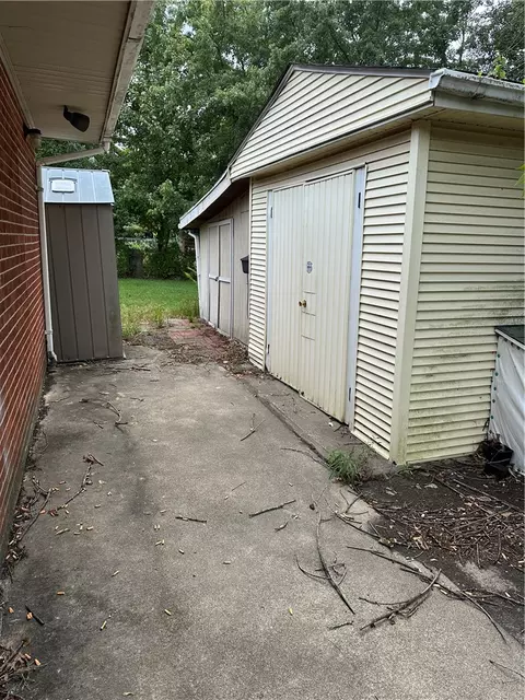 Exterior - 8815 Yankee St, Centerville, OH 45458 photo 2 of 7