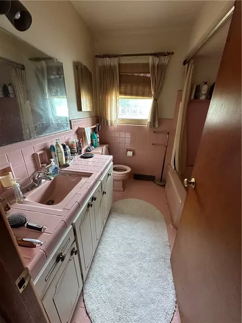 Bath - 8815 Yankee St, Centerville, OH 45458 photo 1 of 3