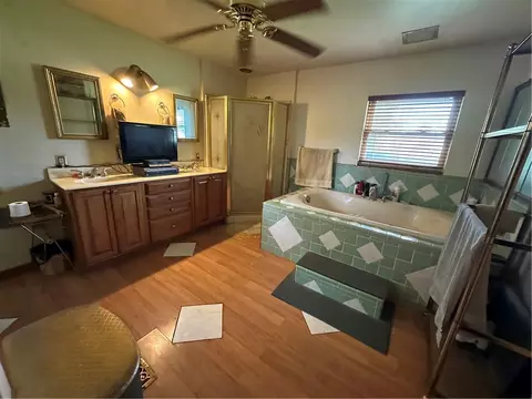 Bath - 8815 Yankee St, Centerville, OH 45458 photo 2 of 3