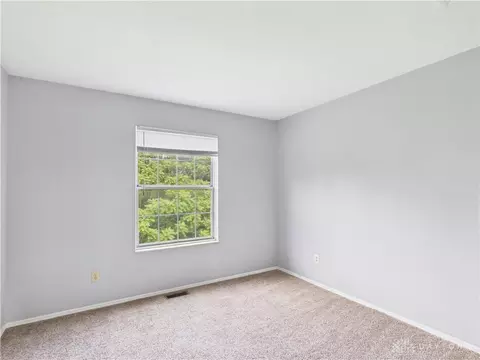Bedroom - 1463 Eagle Highlands Dr, Fairborn, OH 45324 photo 3 of 4