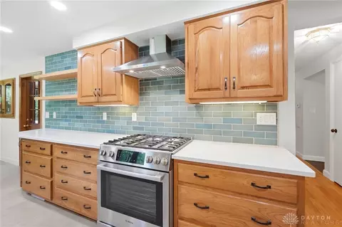 Kitchen - 751 Laurelwood Rd, Kettering, OH 45419 photo 2 of 9