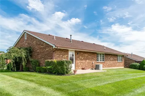 Exterior - 1011 Abington Pl, Springfield, OH 45503 photo 5 of 8