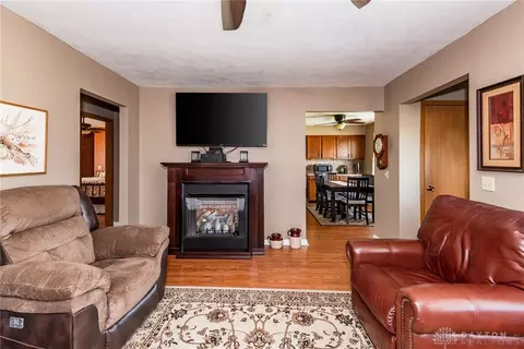 Living - 1011 Abington Pl, Springfield, OH 45503 photo 1 of 2
