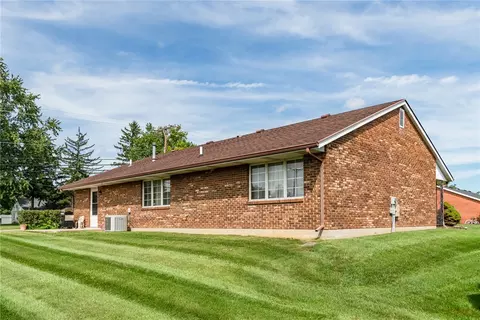Exterior - 1011 Abington Pl, Springfield, OH 45503 photo 7 of 8
