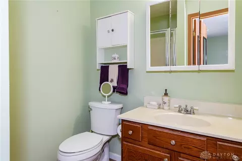 Bath - 1011 Abington Pl, Springfield, OH 45503 photo 1 of 4