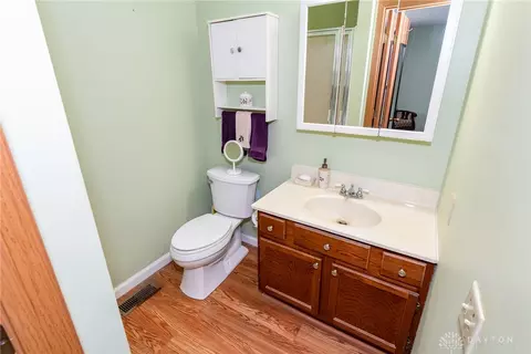 Bath - 1011 Abington Pl, Springfield, OH 45503 photo 2 of 4