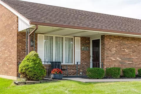 Exterior - 1011 Abington Pl, Springfield, OH 45503 photo 4 of 8