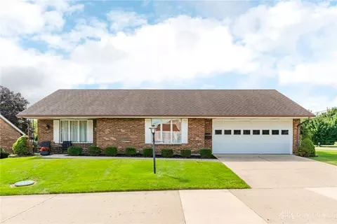 Exterior - 1011 Abington Pl, Springfield, OH 45503 photo 2 of 8