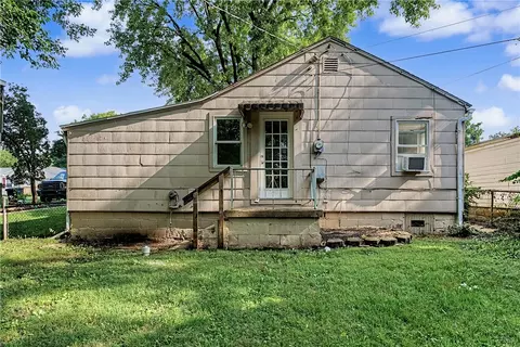Exterior - 2629 Berger Ave, Springfield, OH 45503 photo 7 of 8