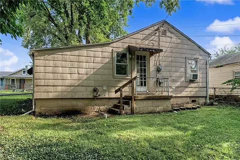 Exterior - 2629 Berger Ave, Springfield, OH 45503 photo 6 of 8