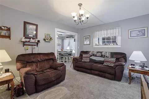 Living - 188 Willis Ave, Springfield, OH 45505 photo 1 of 2