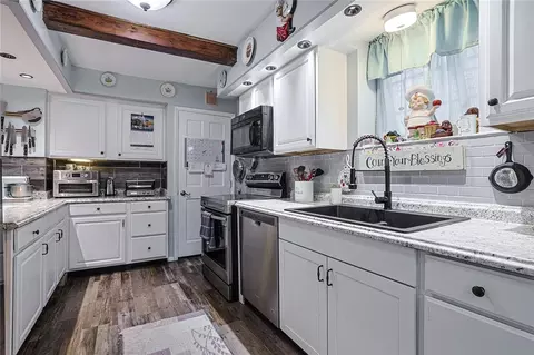 Kitchen - 188 Willis Ave, Springfield, OH 45505 photo 2 of 3
