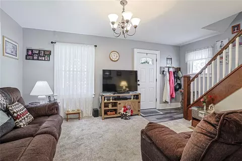 Living - 188 Willis Ave, Springfield, OH 45505 photo 2 of 2