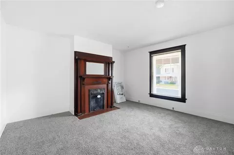 Living - 719 N Belmont Ave, Springfield, OH 45503 photo 4 of 7