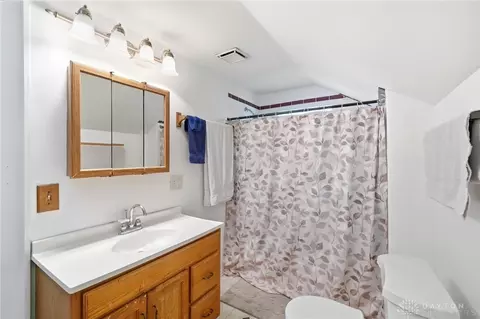 Bath - 719 N Belmont Ave, Springfield, OH 45503 photo 1 of 1