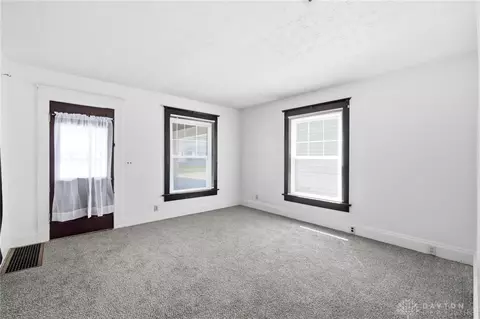 Living - 719 N Belmont Ave, Springfield, OH 45503 photo 1 of 7