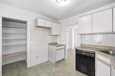 Kitchen - 719 N Belmont Ave, Springfield, OH 45503 photo 2 of 4