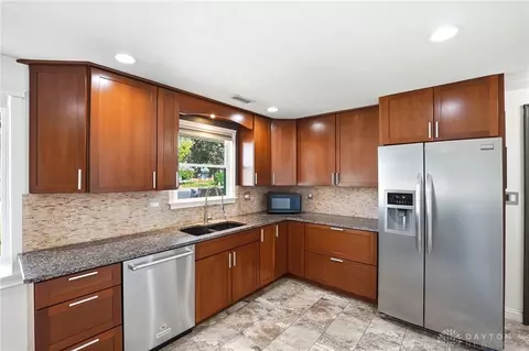 Kitchen - 3524 Ascot Ct, Kettering, OH 45429 photo 3 of 5