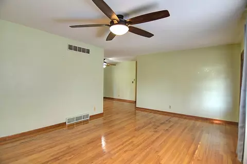 Living - 2752 Danbury Rd, Springfield, OH 45505 photo 4 of 5