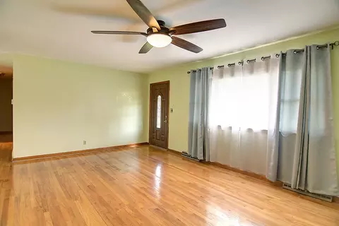 Living - 2752 Danbury Rd, Springfield, OH 45505 photo 3 of 5