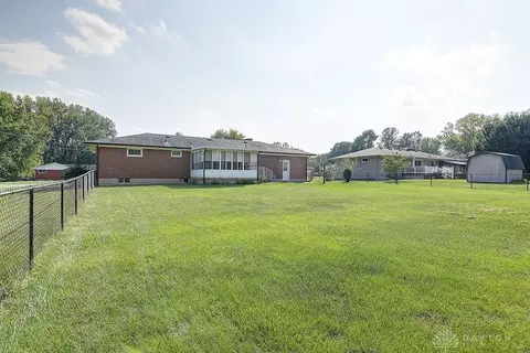 Exterior - 2752 Danbury Rd, Springfield, OH 45505 photo 6 of 8
