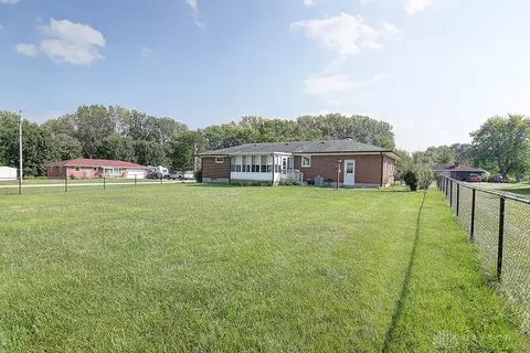 Exterior - 2752 Danbury Rd, Springfield, OH 45505 photo 5 of 8