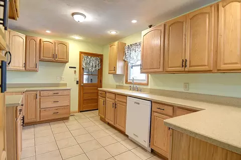 Kitchen - 2752 Danbury Rd, Springfield, OH 45505 photo 3 of 3