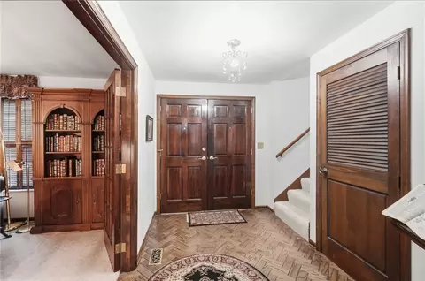 Entry Way - 910 Sunnycreek Dr, Centerville, OH 45458 photo 1 of 5