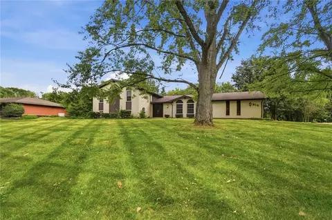 Exterior - 910 Sunnycreek Dr, Centerville, OH 45458 photo 4 of 15