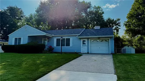 731 Crestview Dr, Wilmington, OH 45177