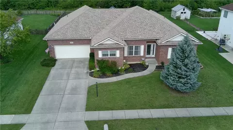 5981 Oak Ridge Dr, Huber Heights, OH 45424
