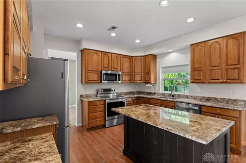 Kitchen - 53 Meadows Dr, Springboro, OH 45066 photo 2 of 5