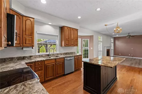 Kitchen - 53 Meadows Dr, Springboro, OH 45066 photo 4 of 5