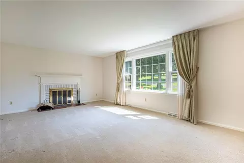 Living - 1553 Red Oak Rd, Kettering, OH 45432 photo 1 of 3